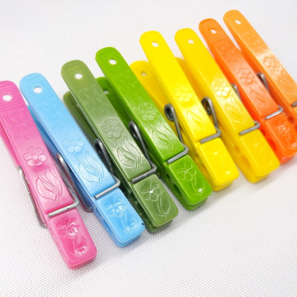 VTG 1970s Penley Flower Plastic Clothespins 8 pcs 8 Different Shades